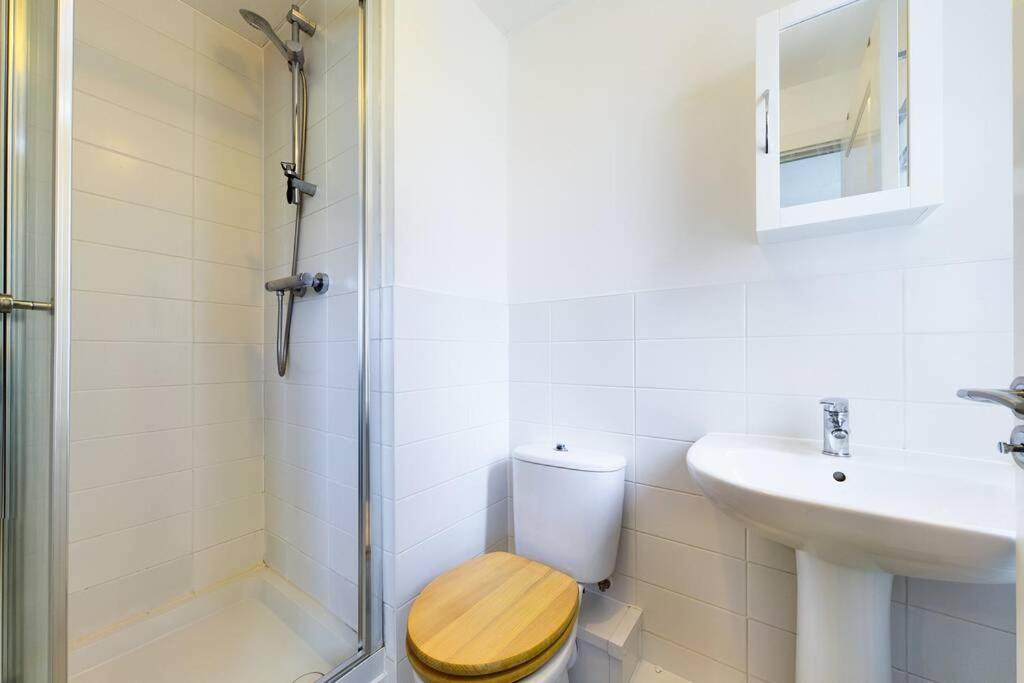 Chic City Centre Apartment With Allocated Parking Swansea Luaran gambar
