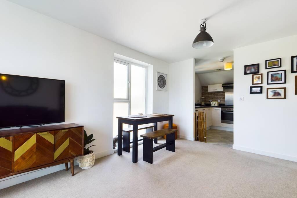 Chic City Centre Apartment With Allocated Parking Swansea Luaran gambar