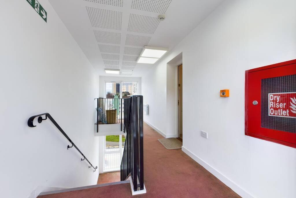 Chic City Centre Apartment With Allocated Parking Swansea Luaran gambar